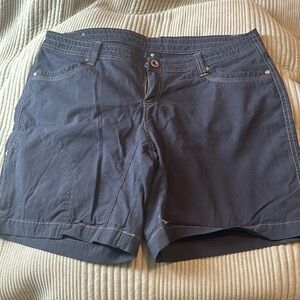 Size 14 women’s Kuhl shorts